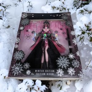 Monster HIGH Howliday Winter Edition 2022 NEW Draculaura Doll